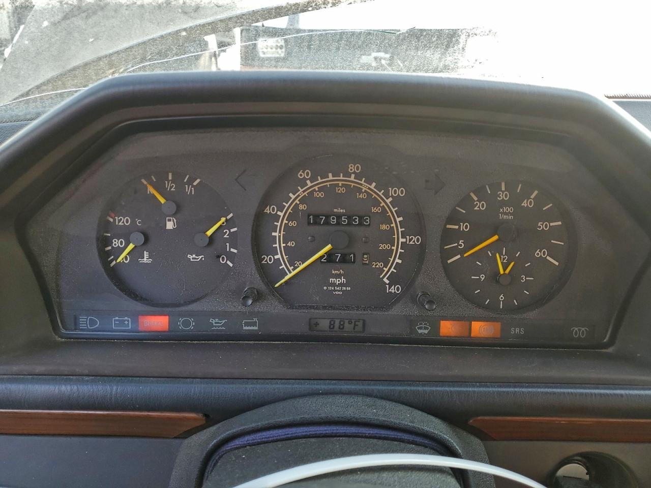 1991 Mercedes-benz 300 D Gold vin: WDBEB28E2MB393830
