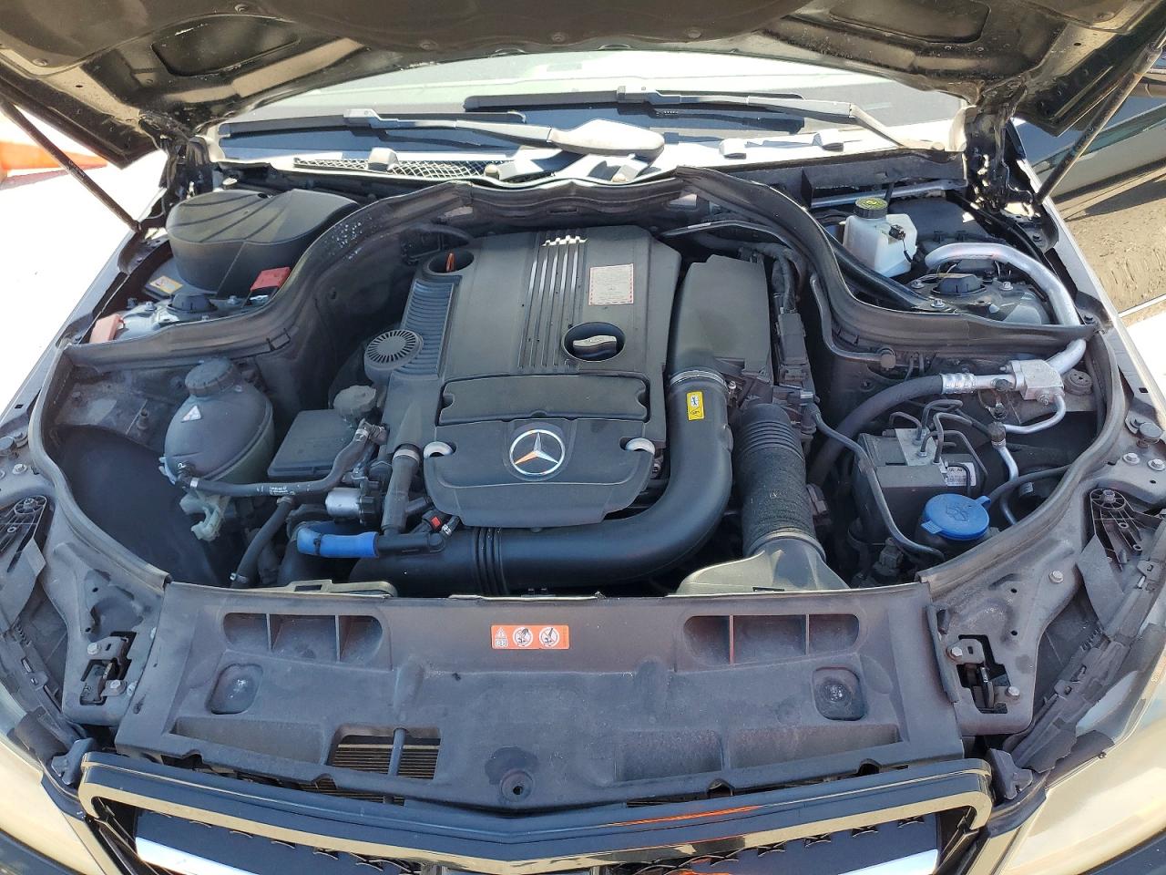 2014 Mercedes-benz C 250 Черный vin: WDDGF4HB7EA933069