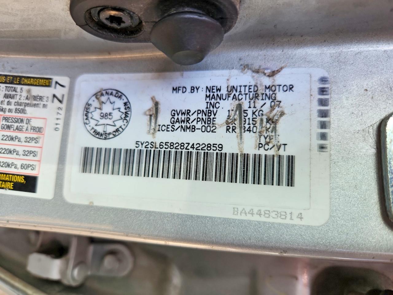 2008 Pontiac Vibe Silver vin: 5Y2SL65828Z422859