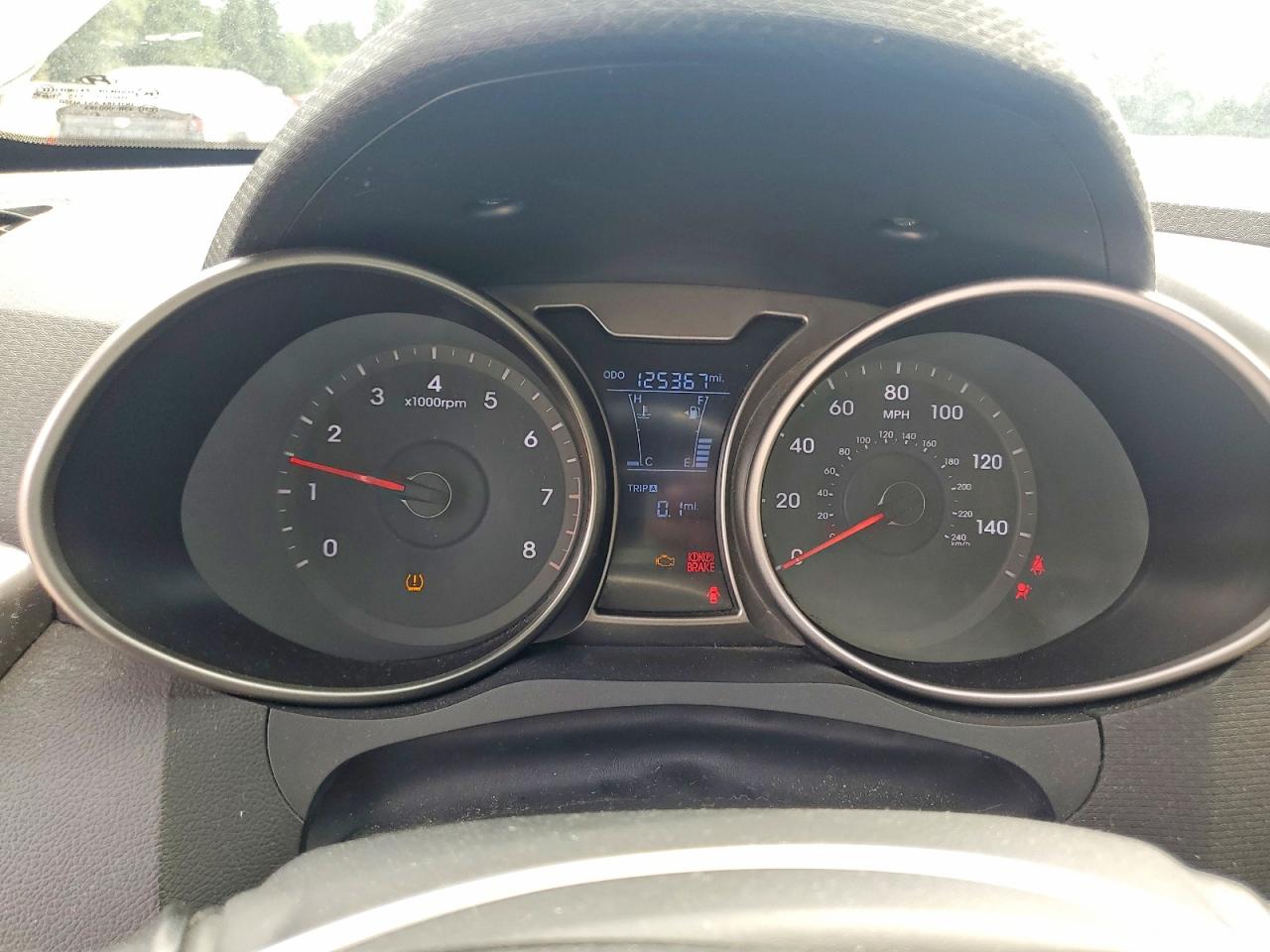 2013 Hyundai Veloster Base White vin: KMHTC6AD7DU105301