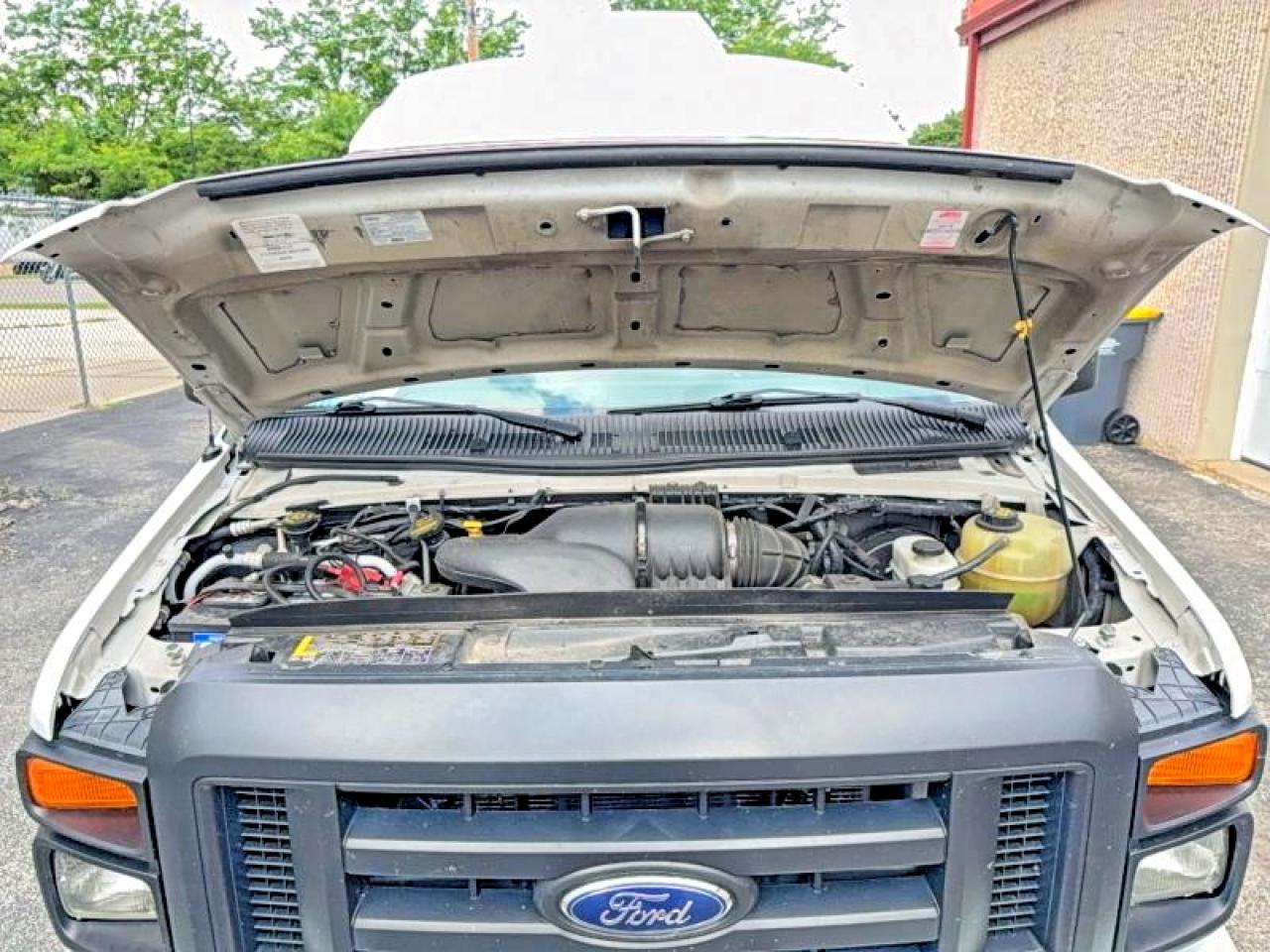 2014 Ford Econoline E250 Van White vin: 1FTNE2EW0EDB18825