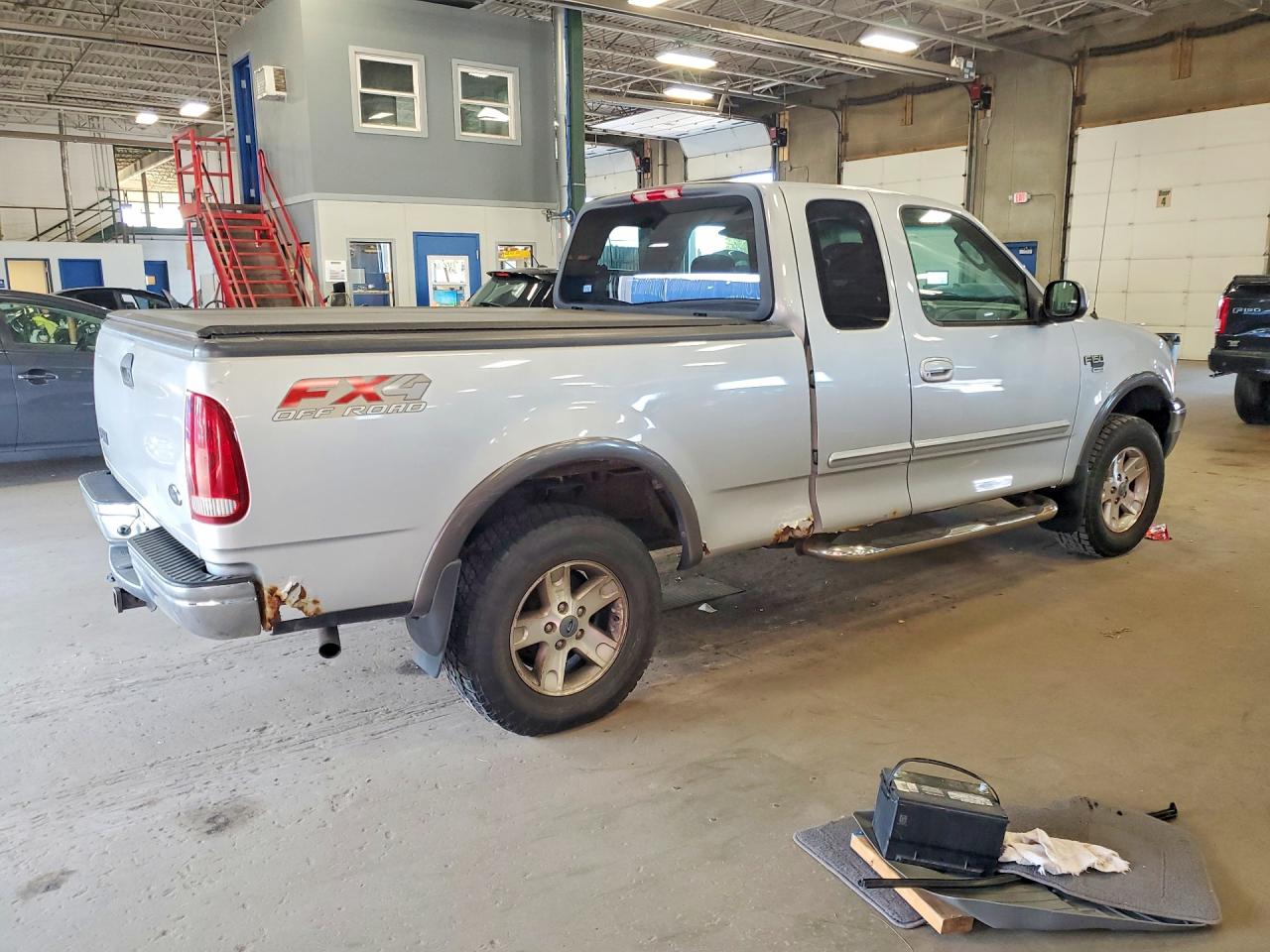 2002 Ford F150 Silver vin: 1FTRX18L02NC10062