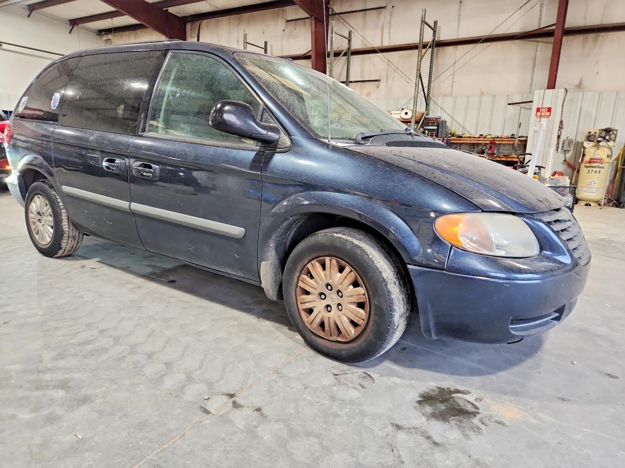 2007 Chrysler Town & Country Lx Blue vin: 1A4GJ45R57B248263