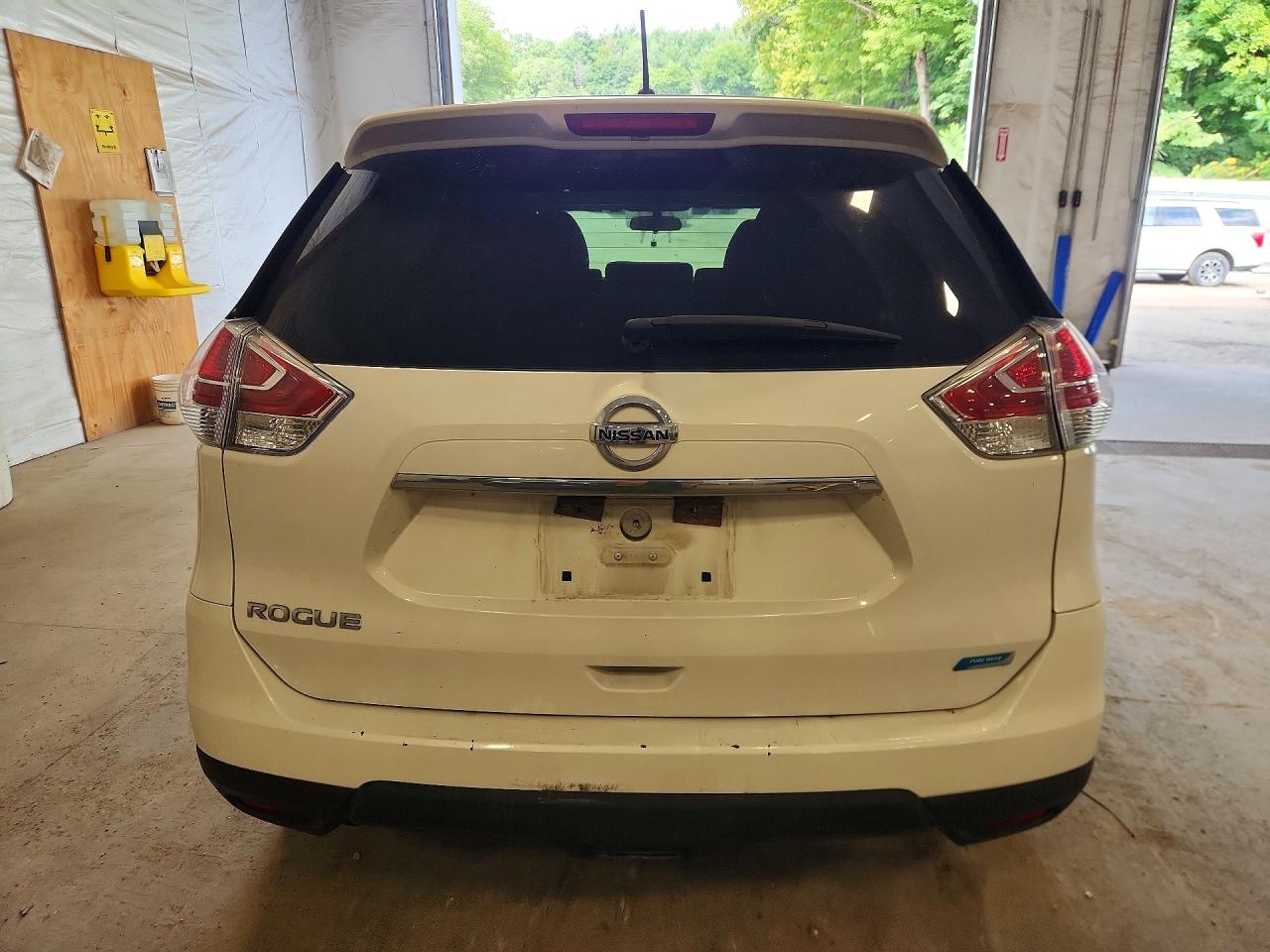 2014 Nissan Rogue S White vin: 5N1AT2ML1EC776845
