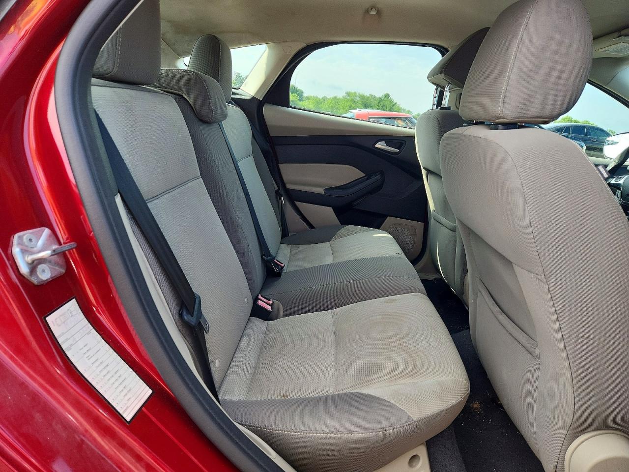 2014 Ford Focus Se Red vin: 1FADP3K26EL302689