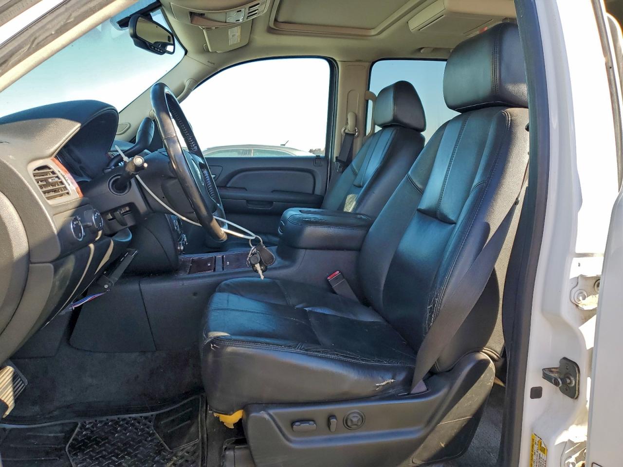 2008 Chevrolet Suburban K1500 Ls Белый vin: 1GNFK16Y58R171140
