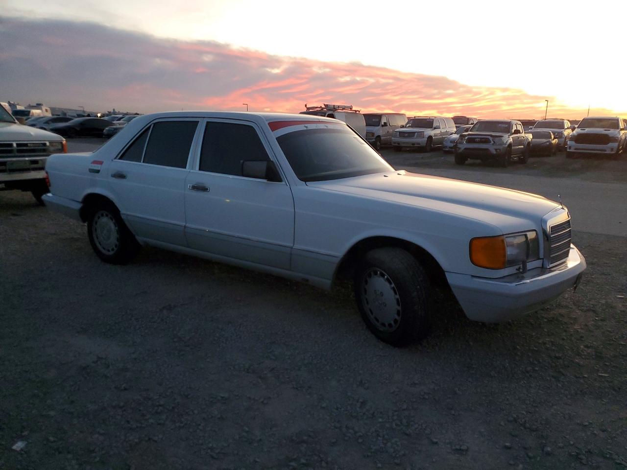 1990 Mercedes-benz 300 Se White vin: WDBCA24D8LA523315