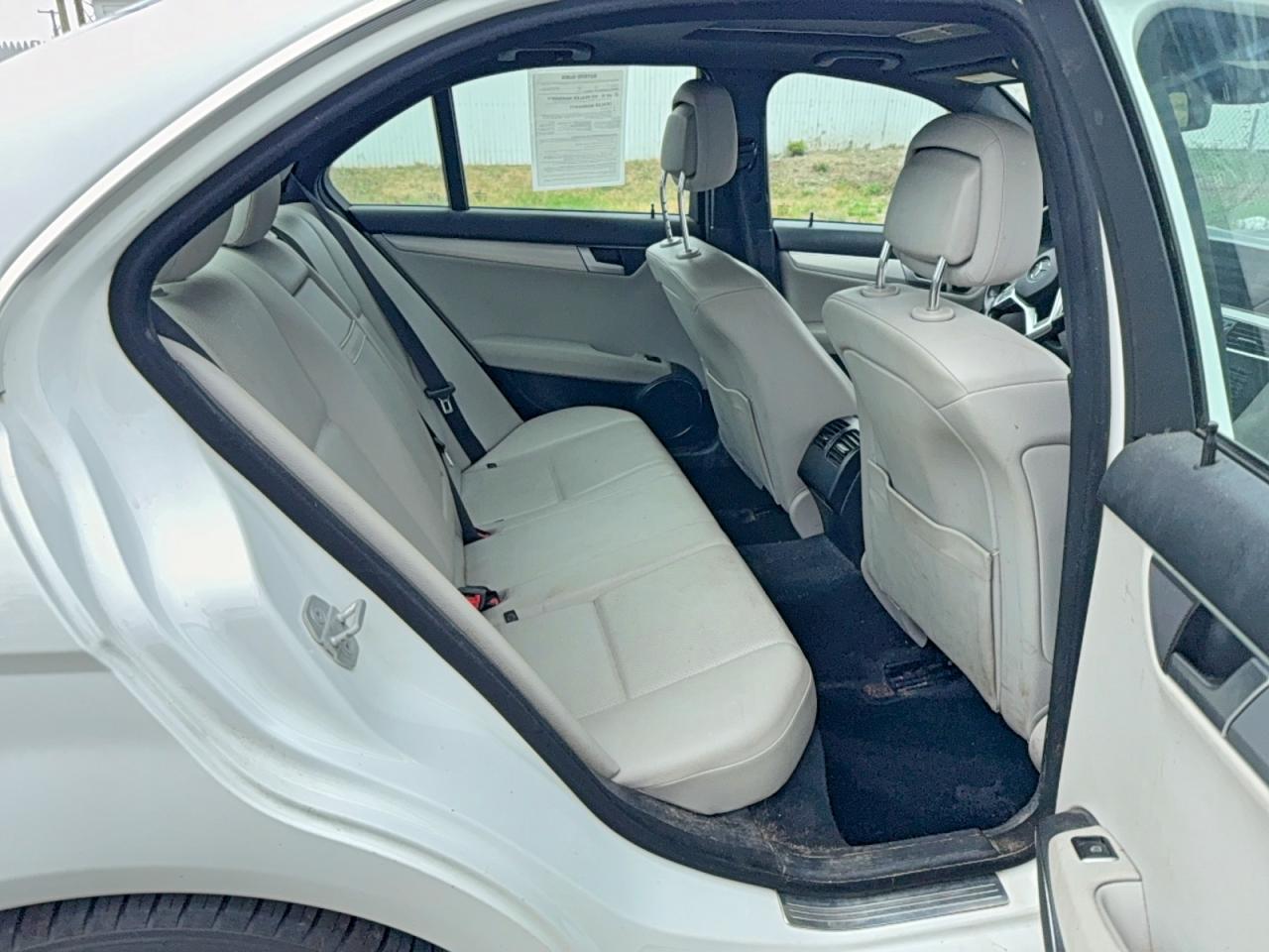 2013 Mercedes-benz C 300 4matic Белый vin: WDDGF8AB6DR274838