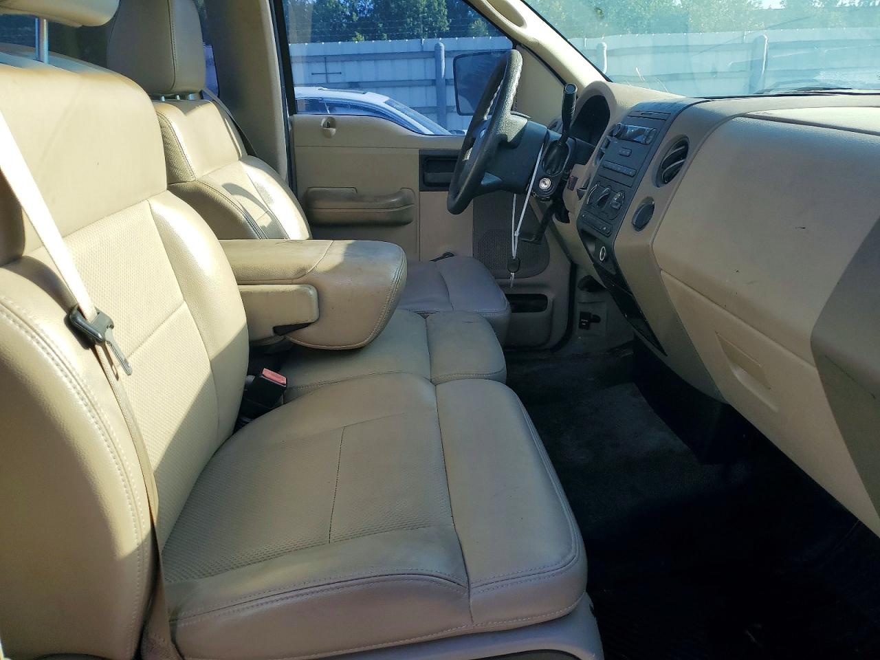 2008 Ford F150 White vin: 1FTRF12268KC11147