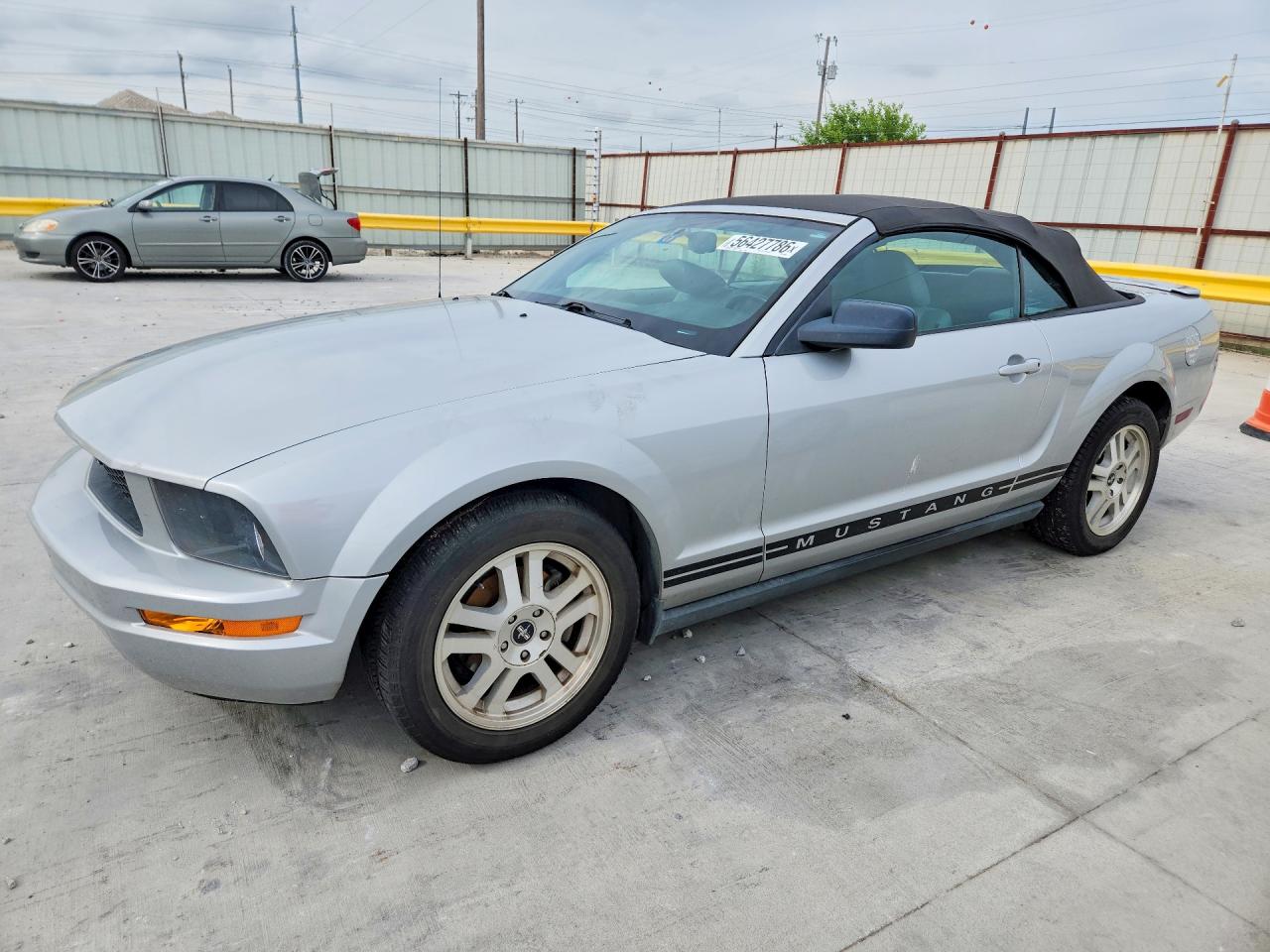 2007 Ford Mustang Серебряный vin: 1ZVHT84N275284692