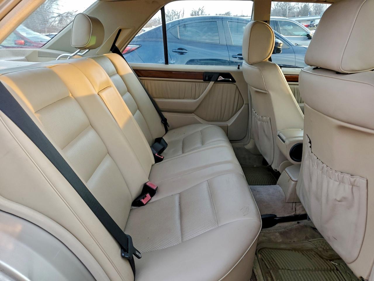 1994 Mercedes-benz E 320 Серебряный vin: WDBEA32E9RC135243