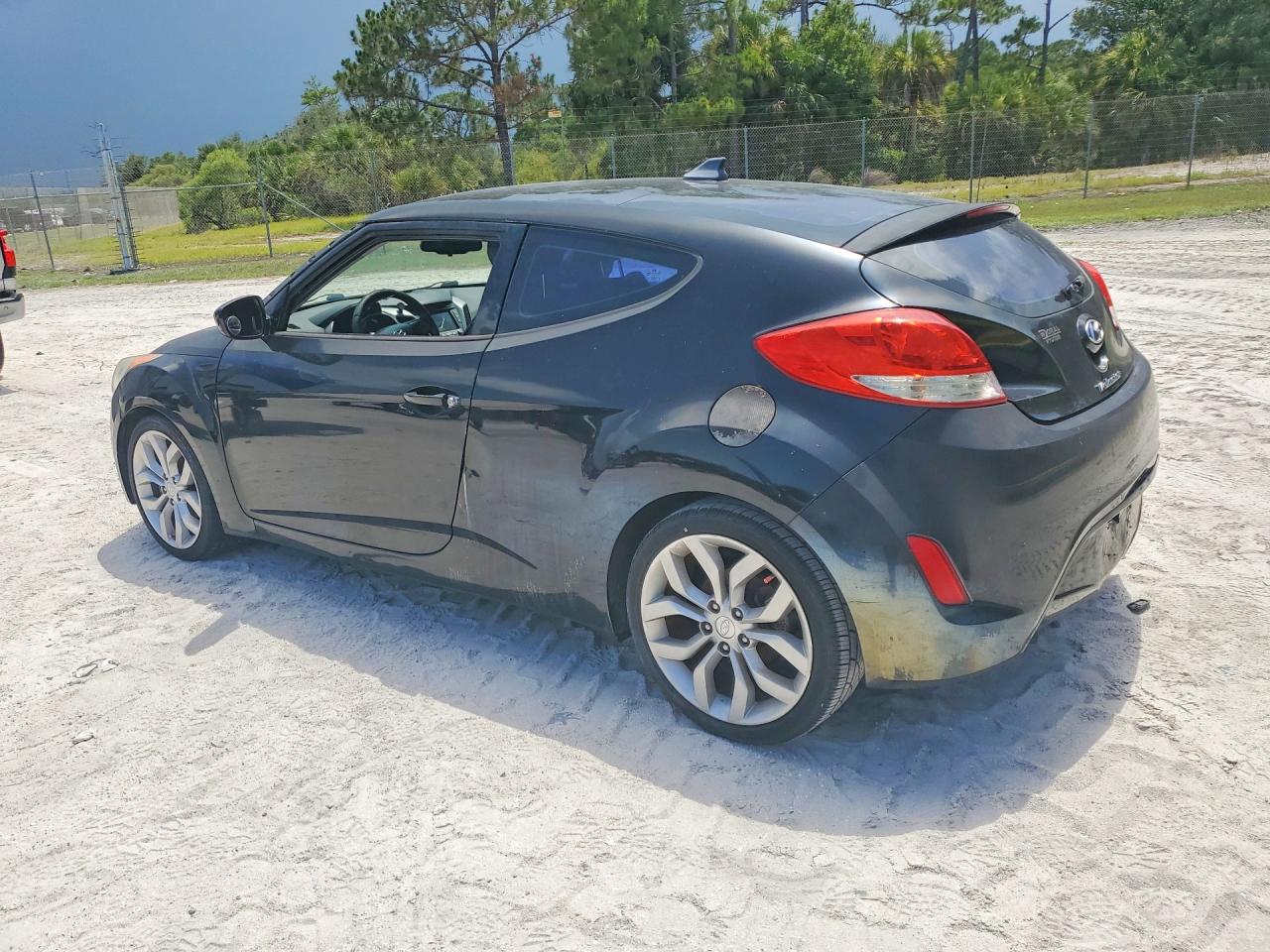 2013 Hyundai Veloster Base Black vin: KMHTC6AD9DU130880