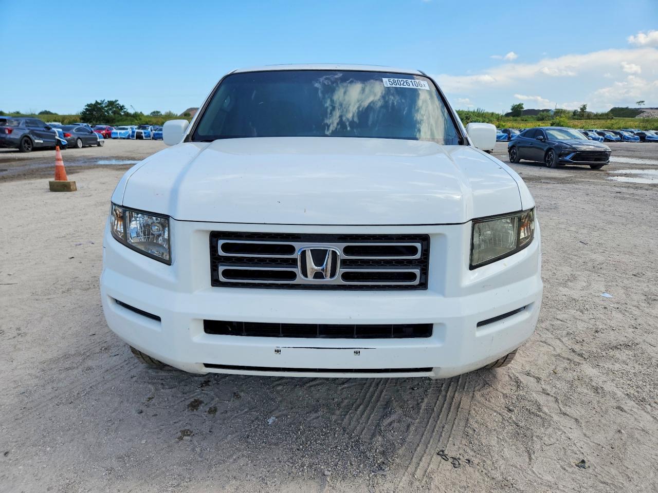 2008 Honda Ridgeline Rtl White vin: 2HJYK16518H538991