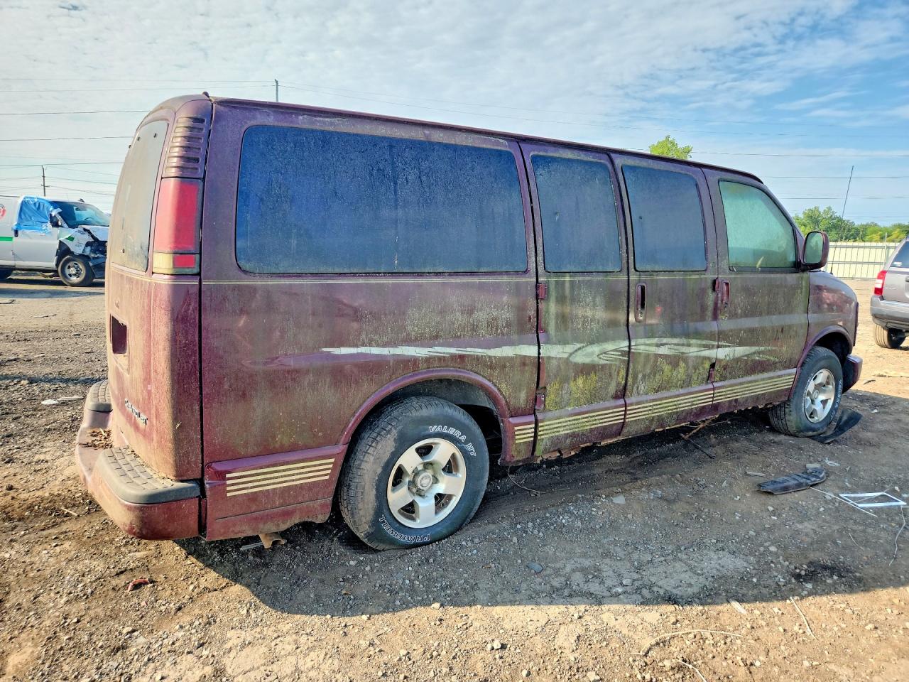 2002 Chevrolet Express G1500 Burgundy vin: 1GBFG65R021105462