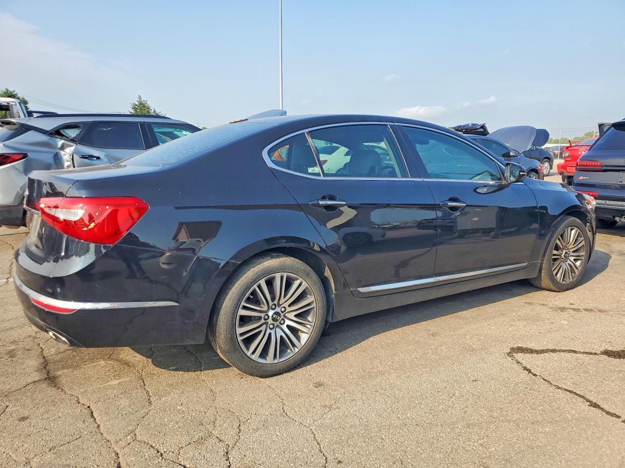 2014 Kia Cadenza Premium Black vin: KNALN4D70E5137931