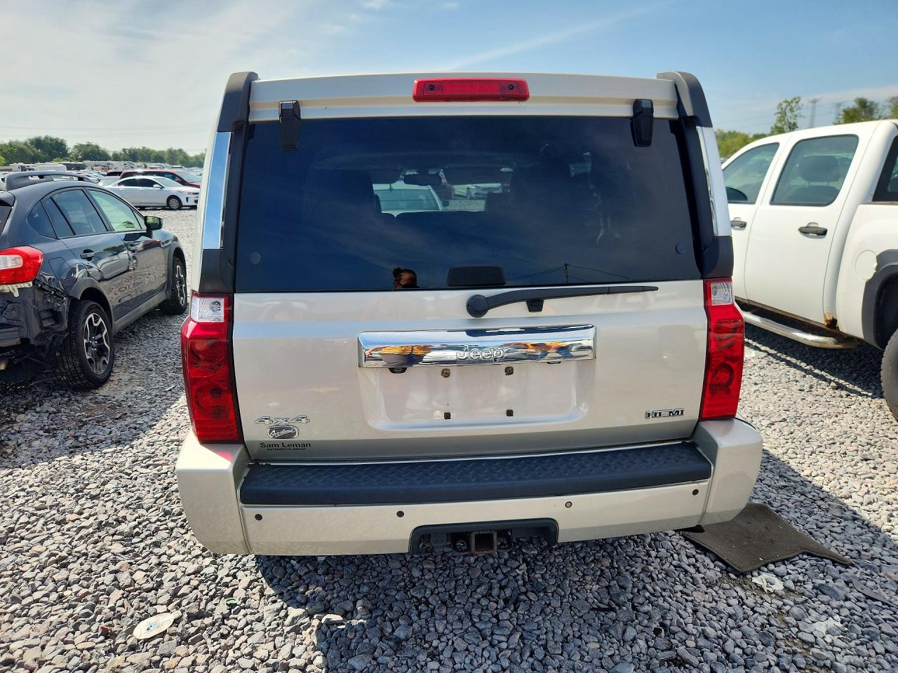 2008 Jeep Commander Overland Silver vin: 1J8HG68218C214960