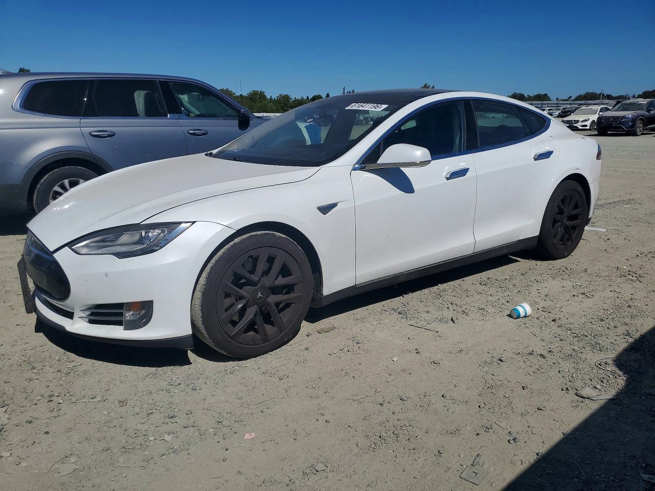 2014 Tesla Model S White vin: 5YJSA1H16EFP35003