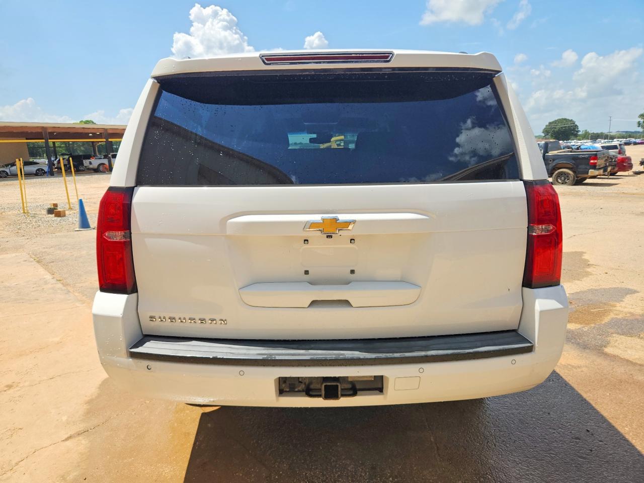 2015 Chevrolet Suburban C1500 Ls Белый vin: 1GNSCHKC0FR250632