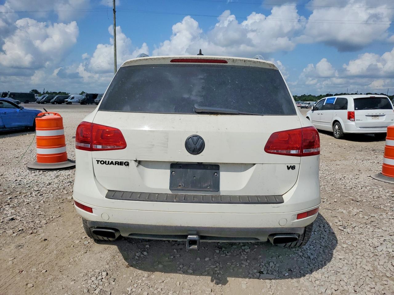 2011 Volkswagen Touareg V6 White vin: WVGFF9BP4BD005832