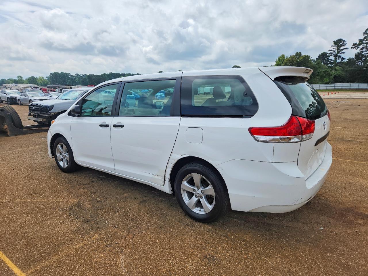 2014 Toyota Sienna L 7-passenger White vin: 5TDZK3DC9ES514182