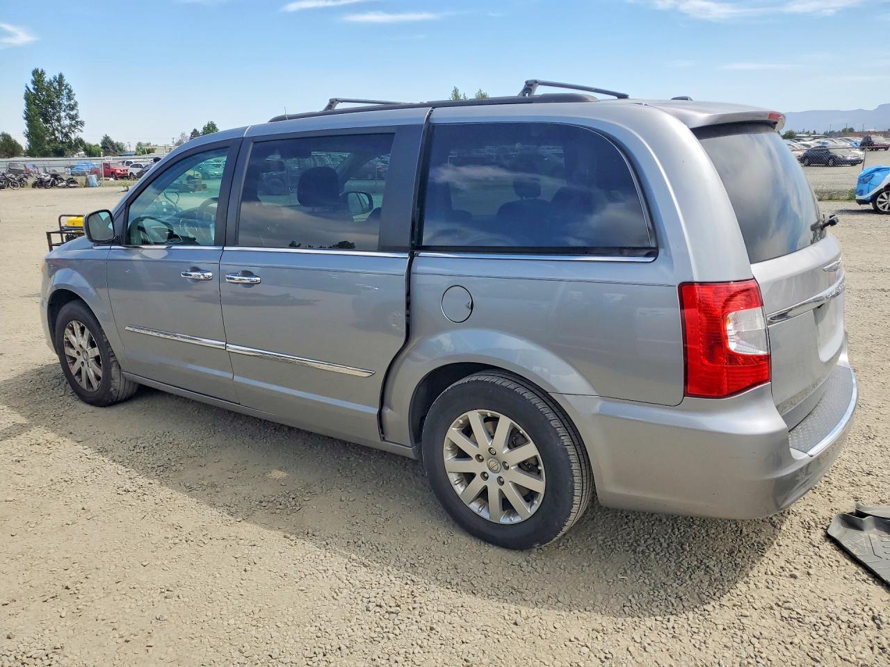 2015 Chrysler Town & Country Touring Silver vin: 2C4RC1BG2FR617560