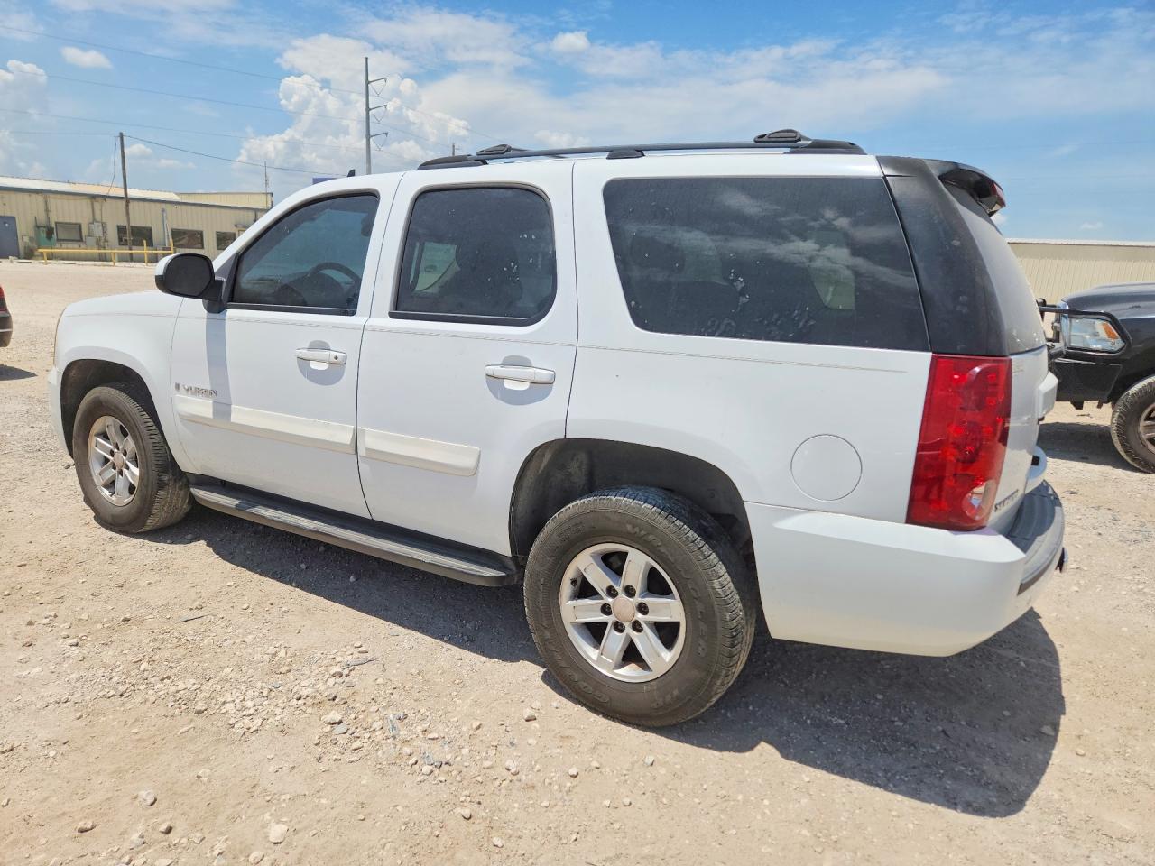 2007 Gmc Yukon White vin: 1GKFC13J67R128880
