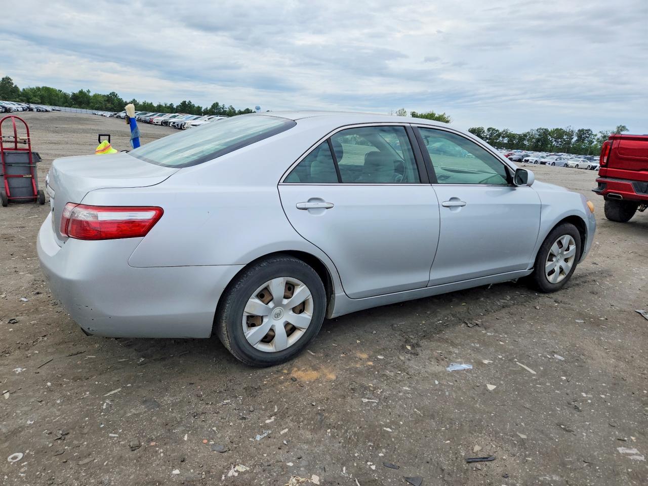 2007 Toyota Camry Le Серебряный vin: JTNBE46K473106482