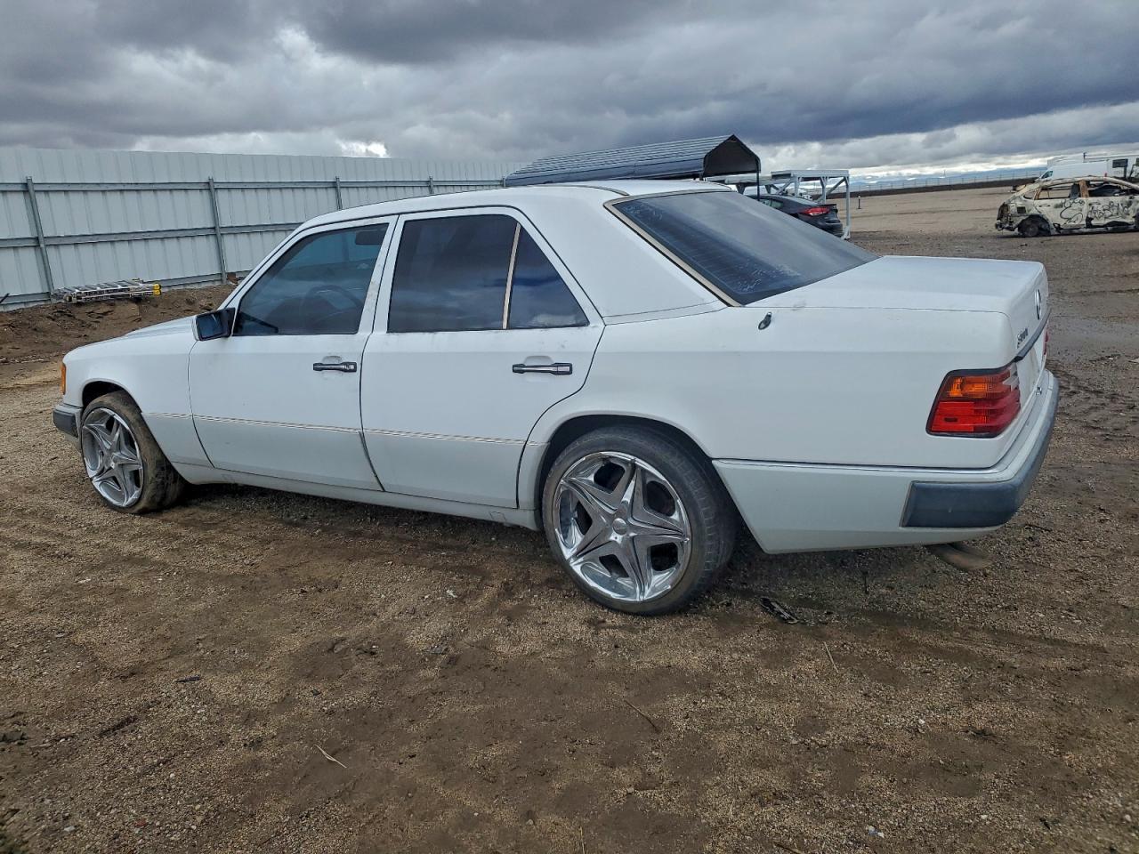 1993 Mercedes-benz 300 E 2.8 Белый vin: WDBEA28E0PB995827