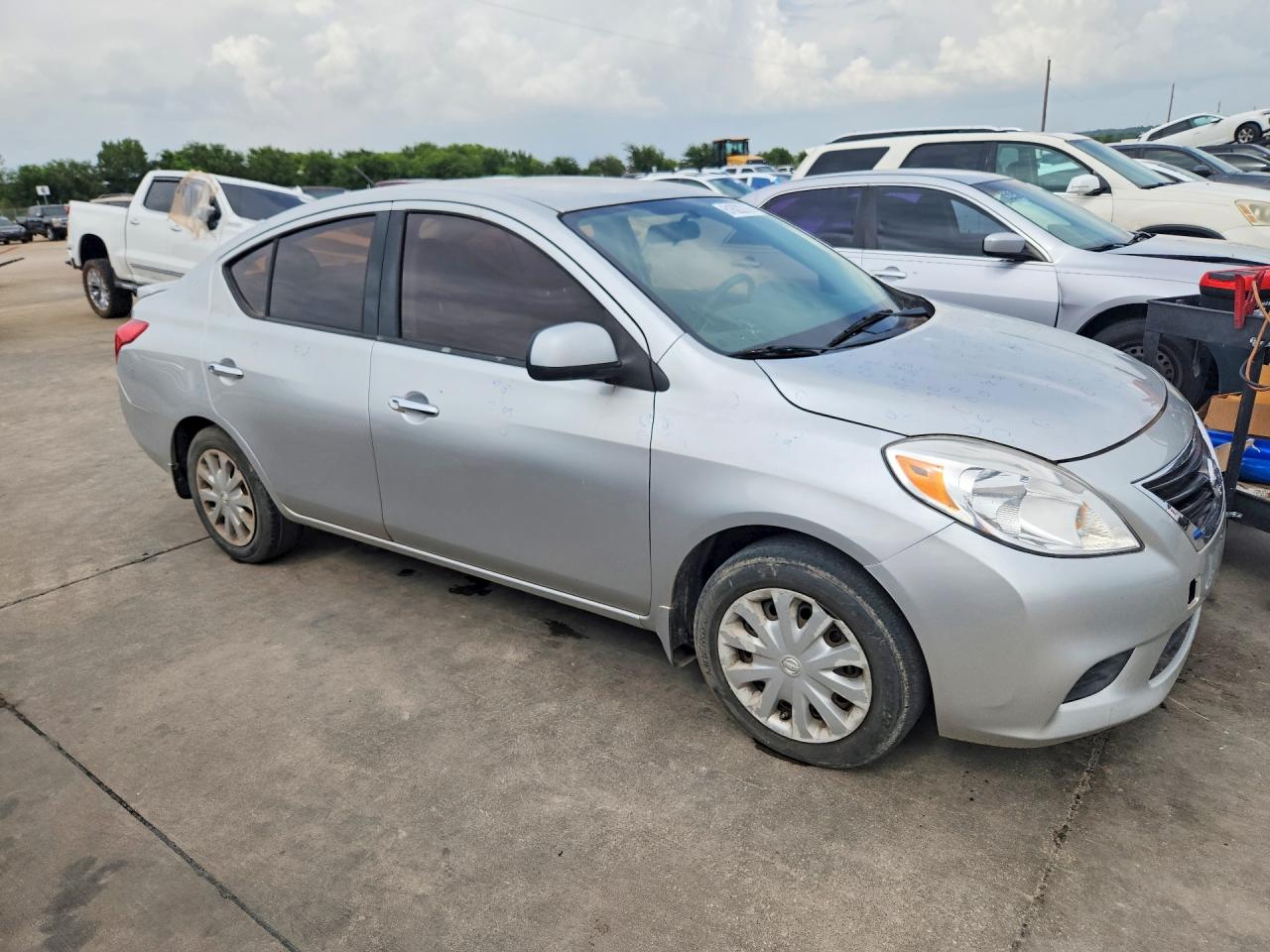 2014 Nissan Versa 1.6 Sv Серебряный vin: 3N1CN7AP3EL835770
