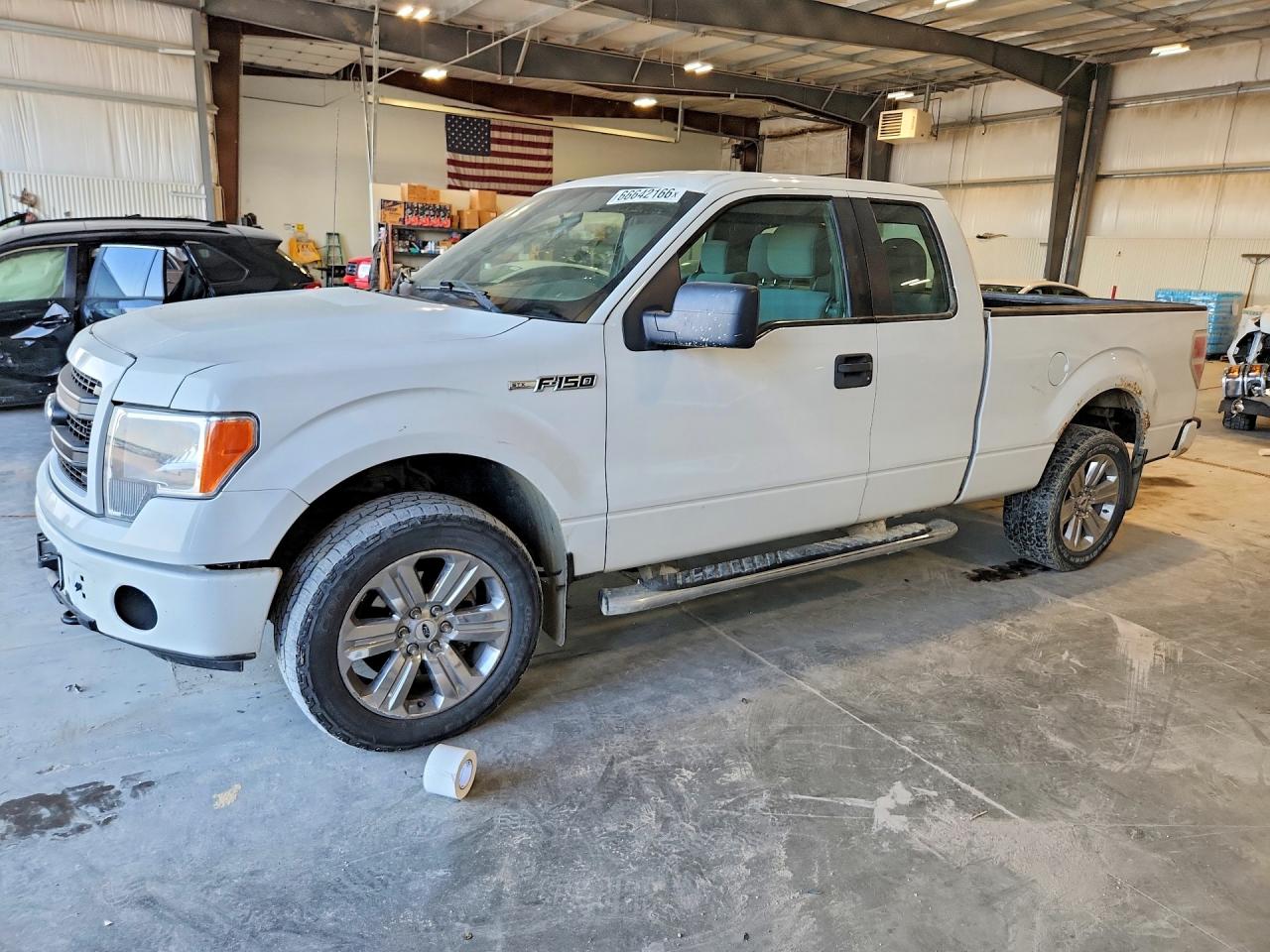 2013 Ford F150 Super Cab White vin: 1FTFX1EF7DKD31189