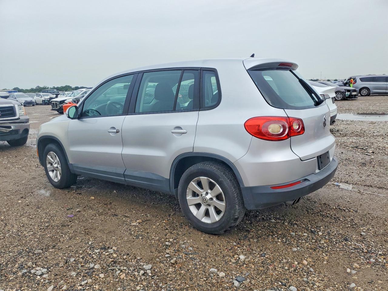 2009 Volkswagen Tiguan S Silver vin: WVGAV75N99W512817