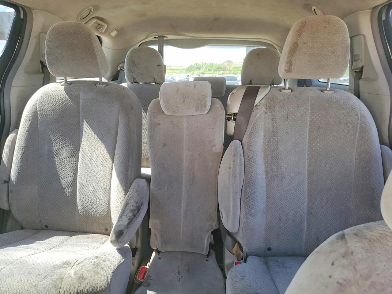 2011 Toyota Sienna Le Серебряный vin: 5TDKK3DC3BS005086