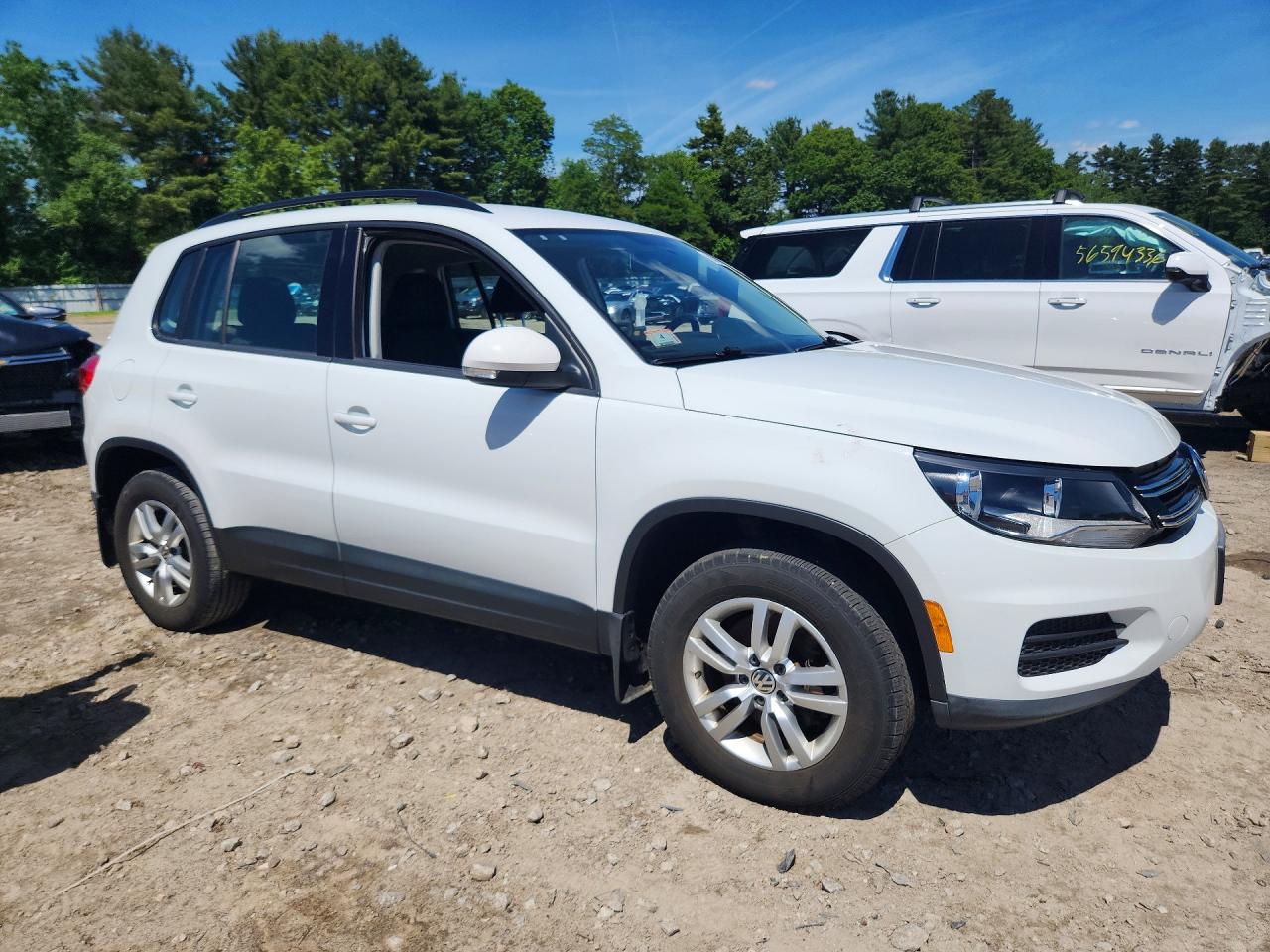 2015 Volkswagen Tiguan S White vin: WVGBV7AX5FW557650