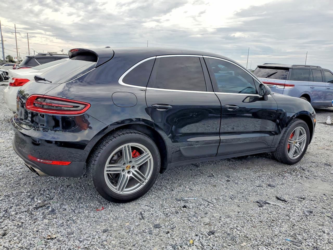 2015 Porsche Macan S Black vin: WP1AB2A56FLB43934