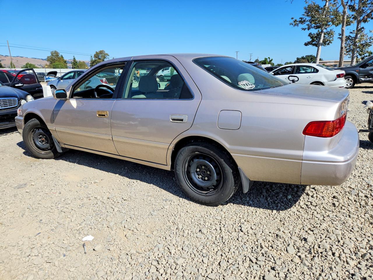 2001 Toyota Camry Le Beige vin: 4T1BG22K81U847384