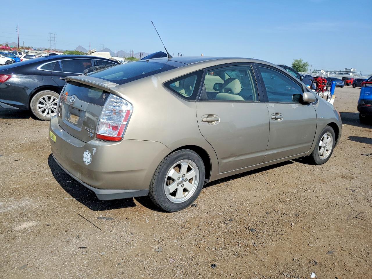 2006 Toyota Prius Base Gold vin: JTDKB20U363131402