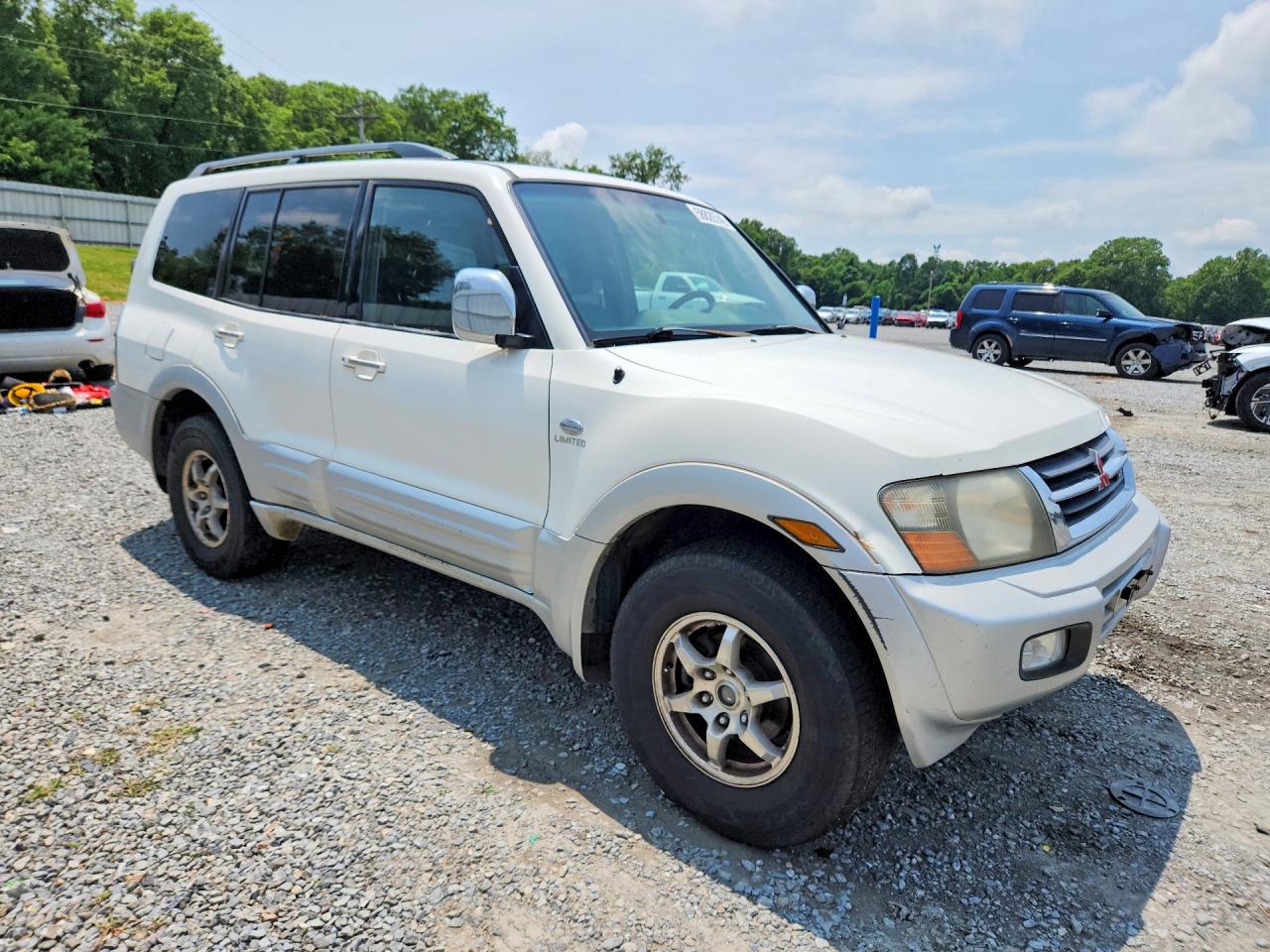 2001 Mitsubishi Montero Limited White vin: JA4MW51RX1J039579