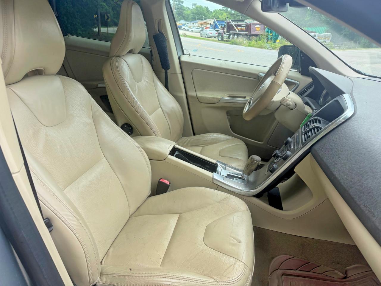 2012 Volvo Xc60 3.2 Серебряный vin: YV4940DZ4C2317578