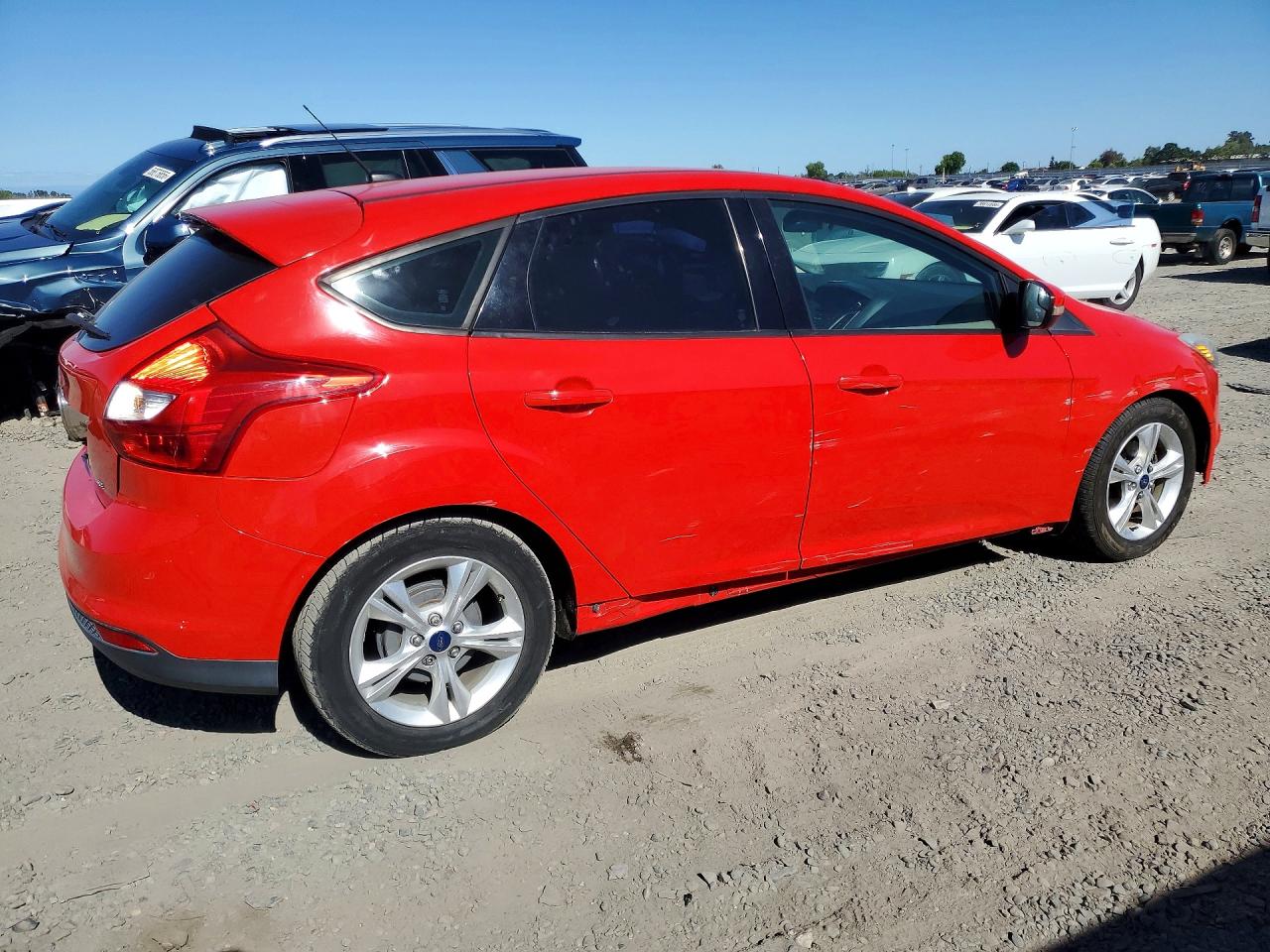 2014 Ford Focus Se Red vin: 1FADP3K28EL176738