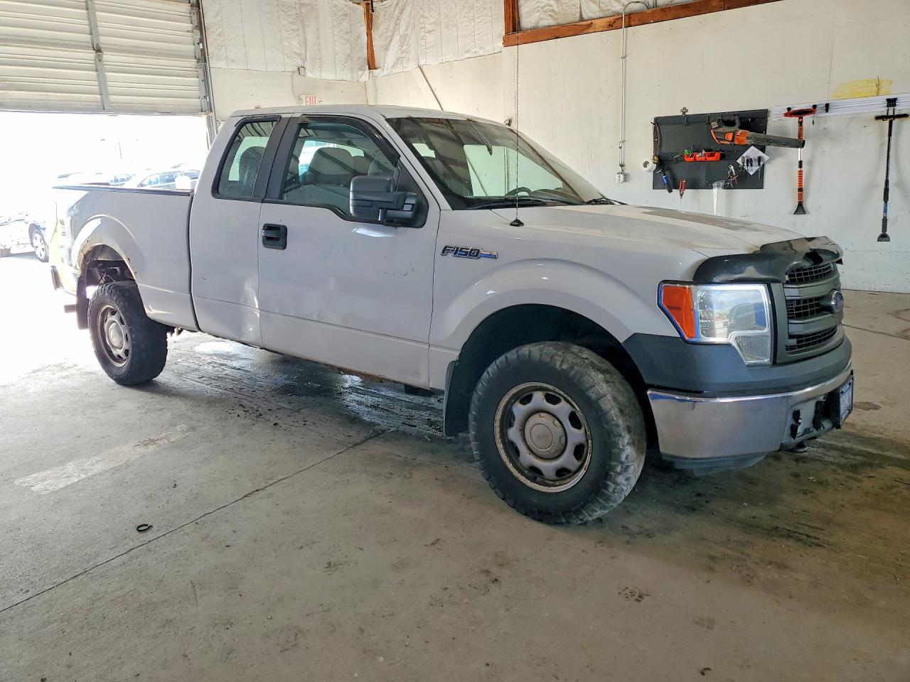 2014 Ford F150 Super Cab White vin: 1FTFX1EF1EKE28213