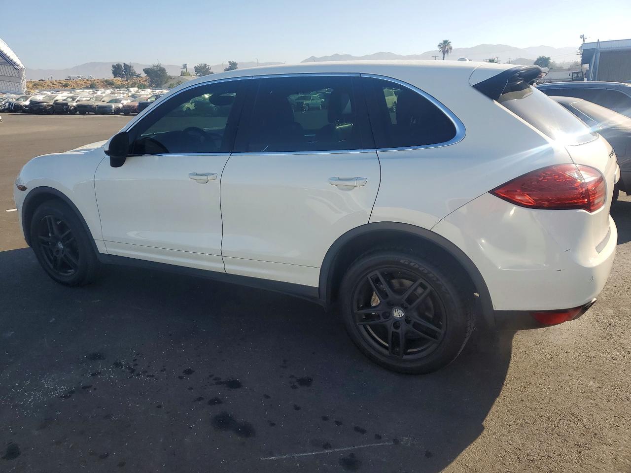 2011 Porsche Cayenne S White vin: WP1AB2A25BLA42058