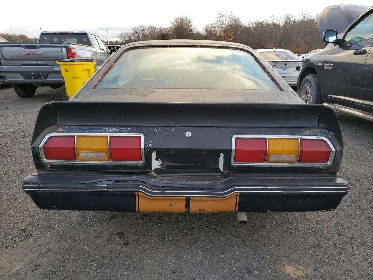 1977 Ford Mustang Black vin: 7F03F189260
