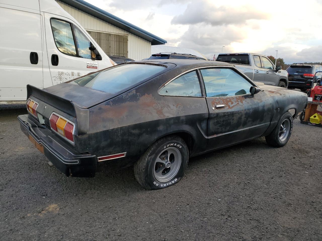 1977 Ford Mustang Black vin: 7F03F189260