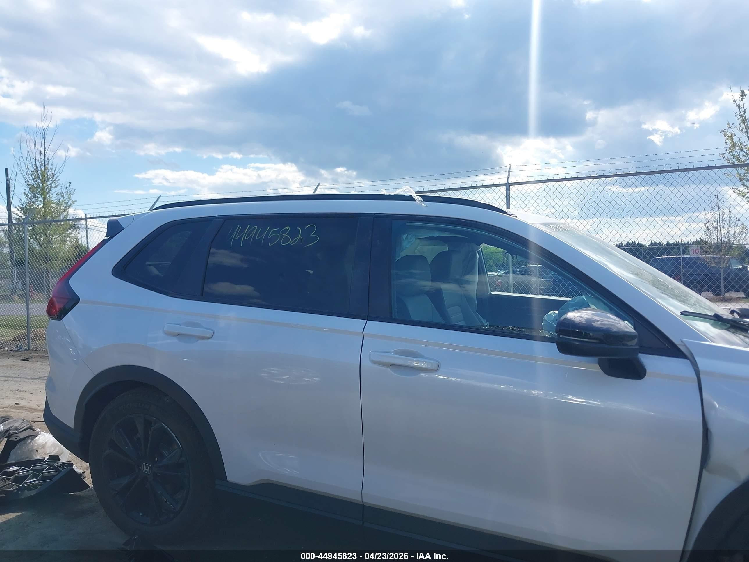 2026 Honda Cr-v Hybrid Awd Sport Touring White vin: 7FARS6H93TE071422