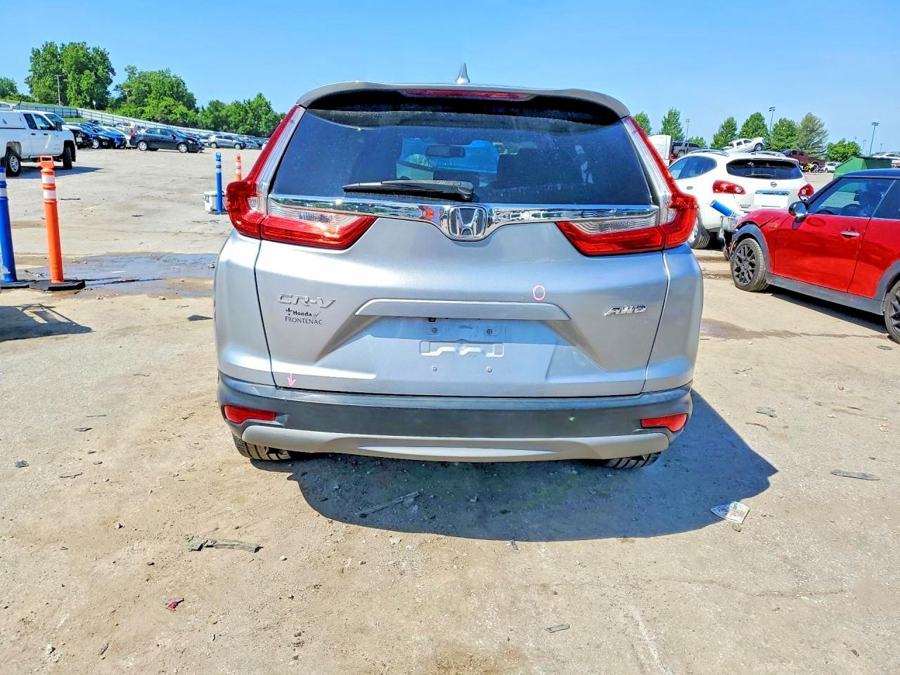 2018 Honda Crv Silver vin: 7FARW2H85JE073089