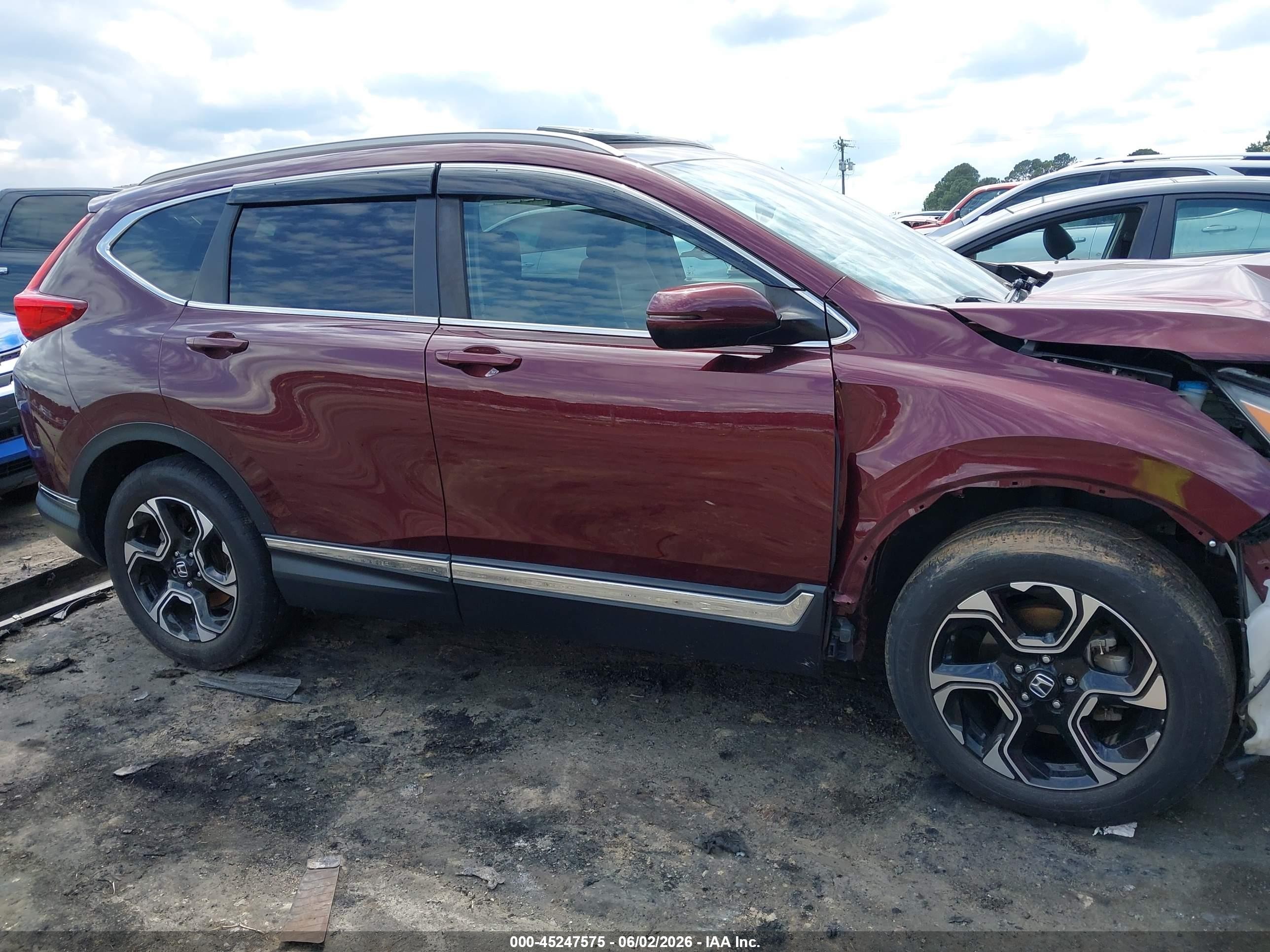 2018 Honda Cr-v Touring Burgundy vin: 7FARW2H97JE034397