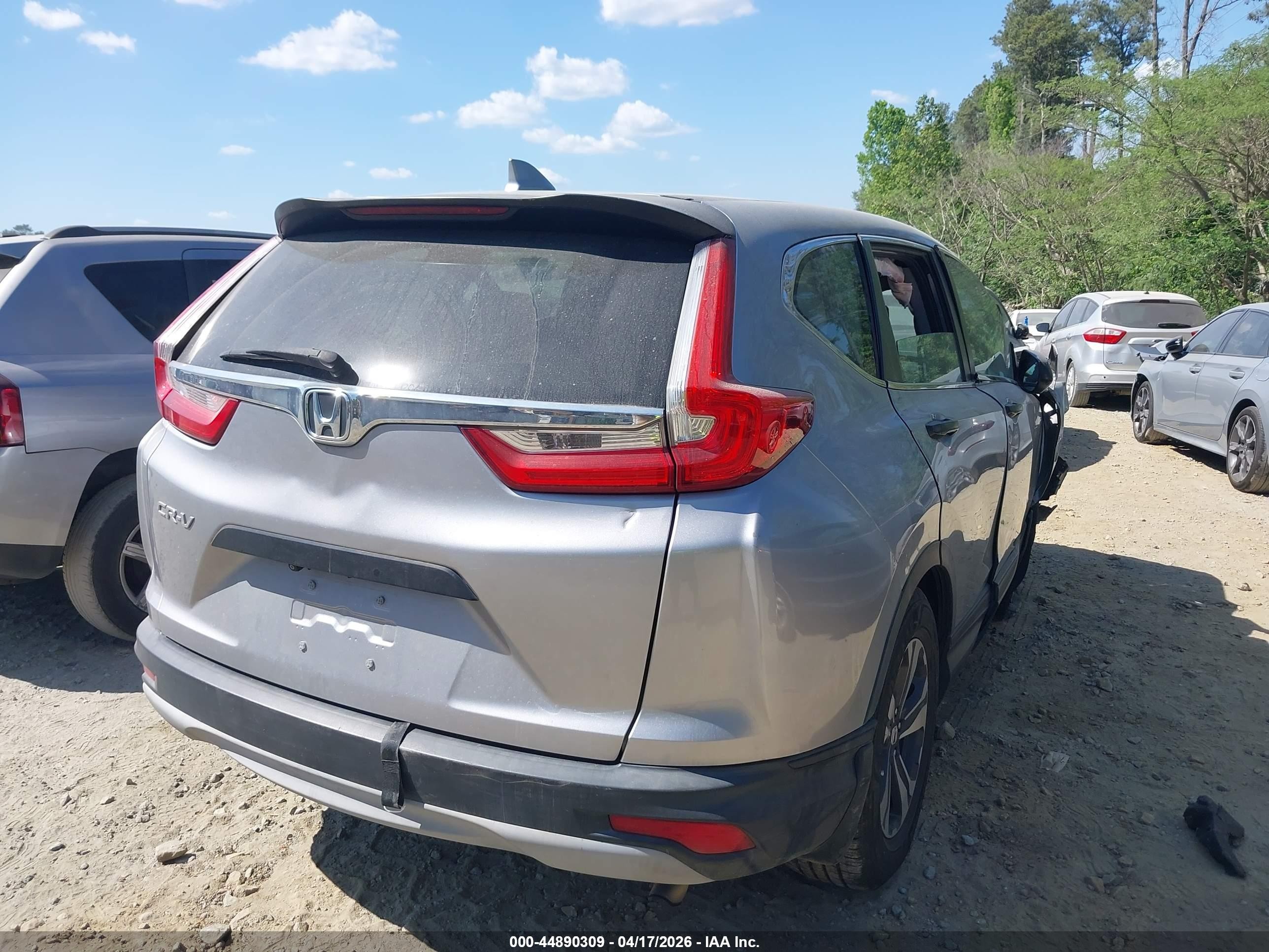 2017 Honda Cr-v Lx Silver vin: 7FARW5H30HE011907