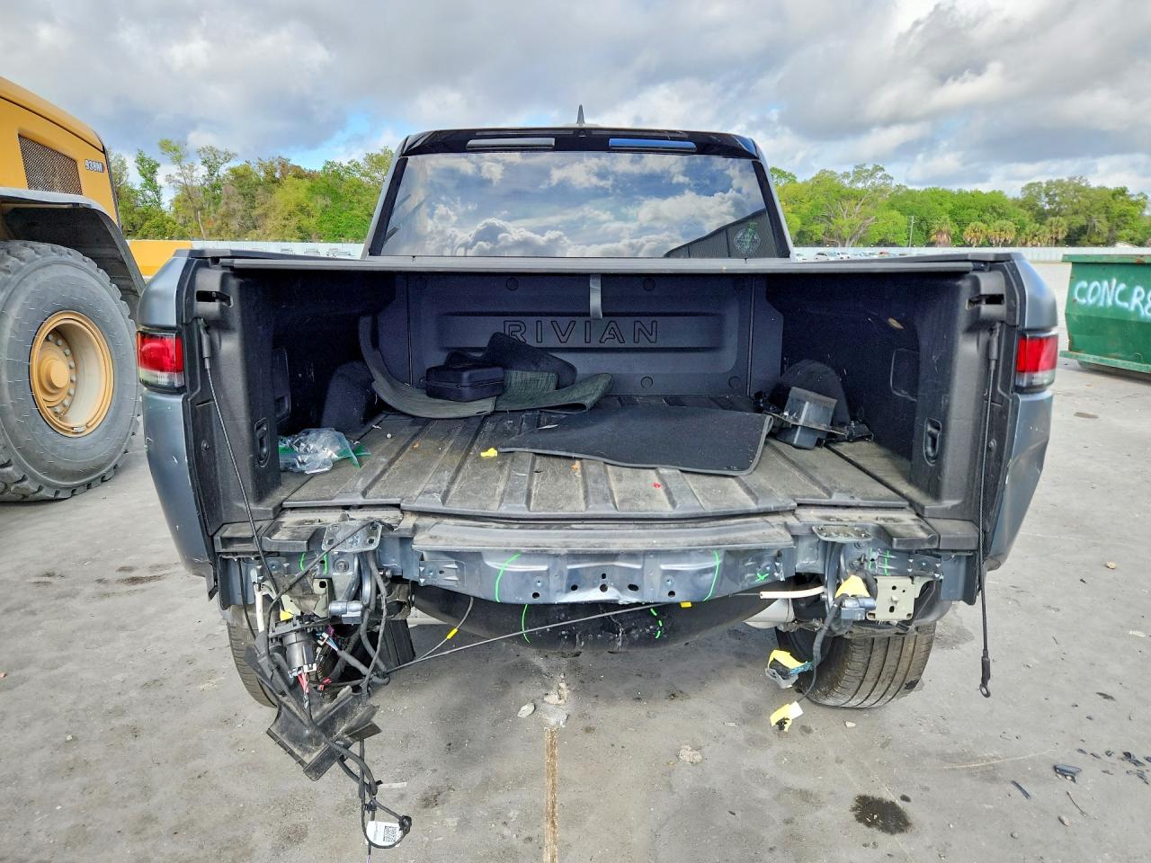 2023 Rivian R1t Adventure Gray vin: 7FCTGAAA4PN019695