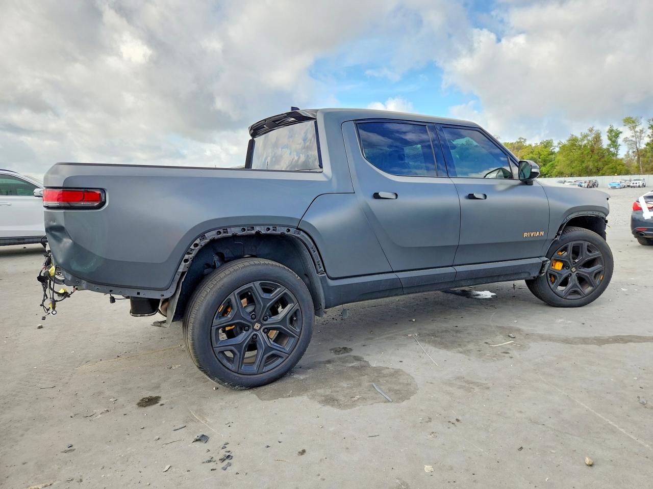 2023 Rivian R1t Adventure Gray vin: 7FCTGAAA4PN019695