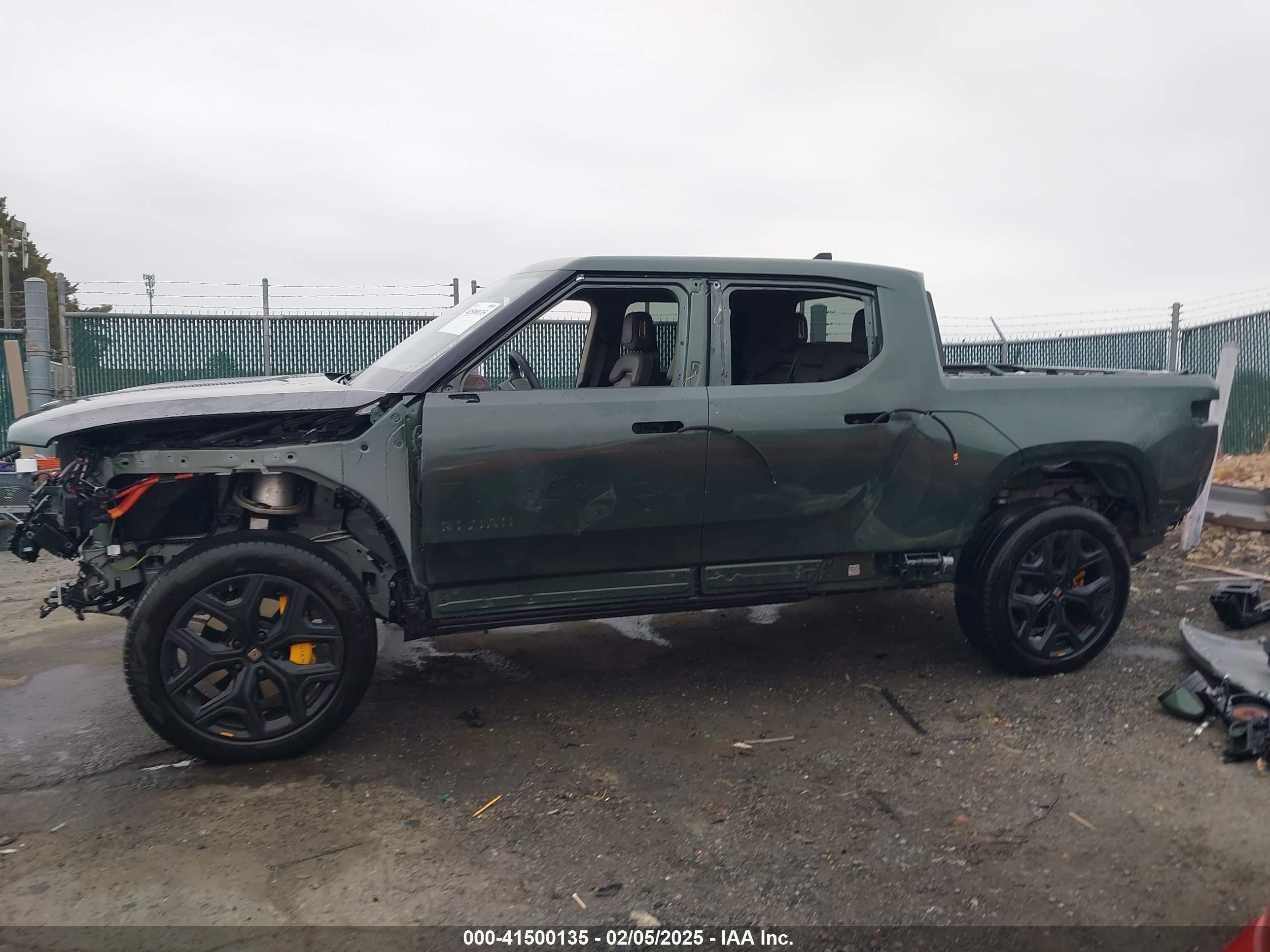 2022 Rivian R1t Adventure Green vin: 7FCTGAAA7NN016514